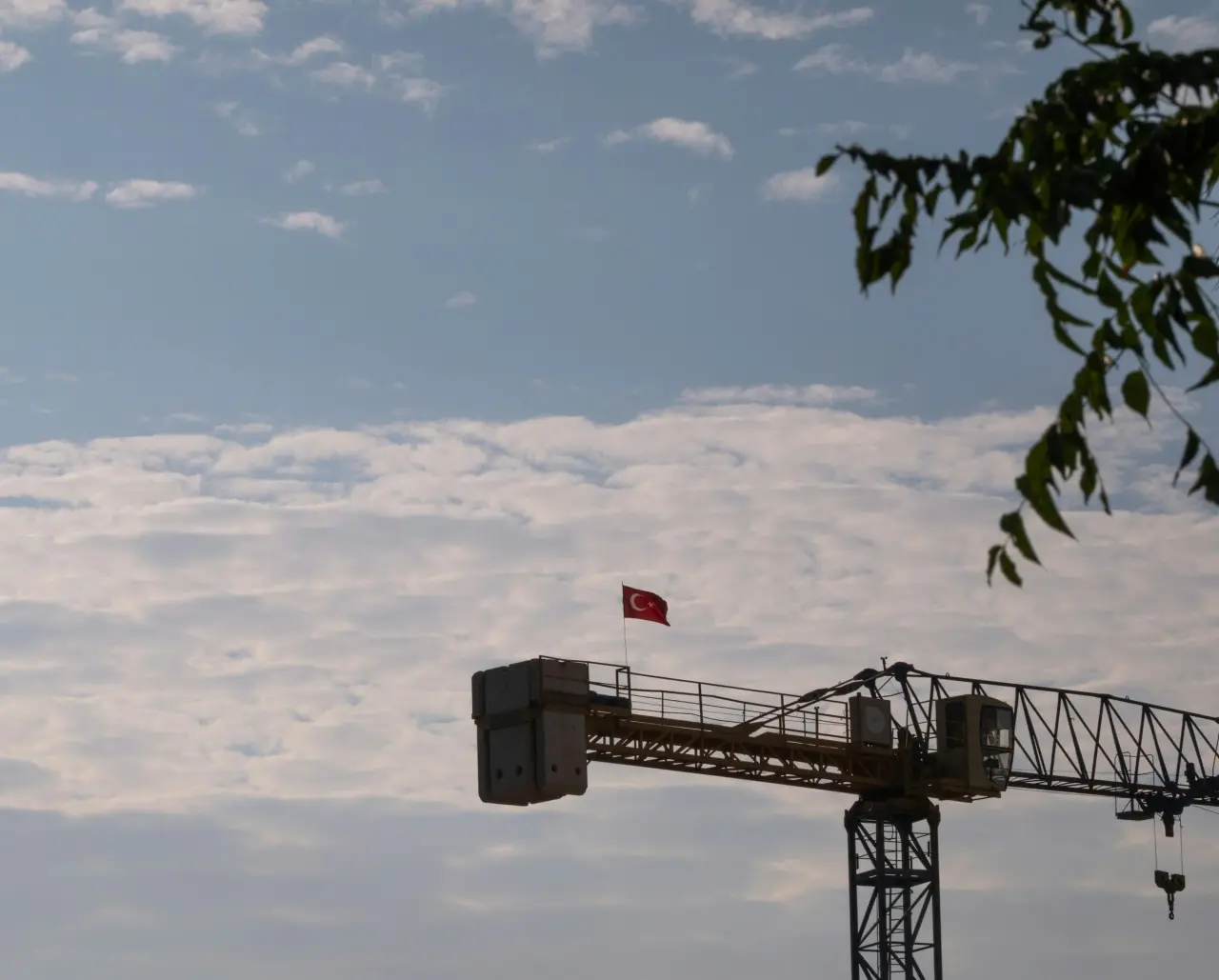 Şantiyede kule vinç